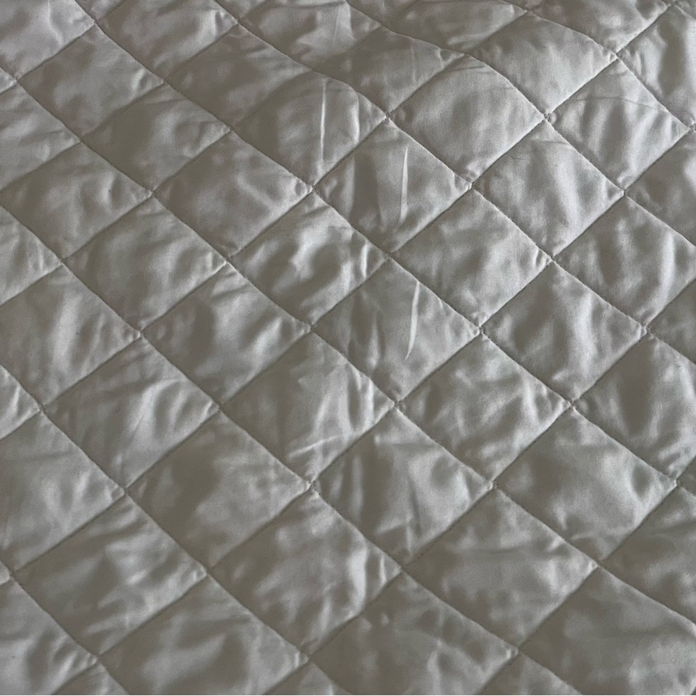 Mainstays Patchwork Quilted Bedspread in Red, Blue, Cream - Full - Picture 4 of 5